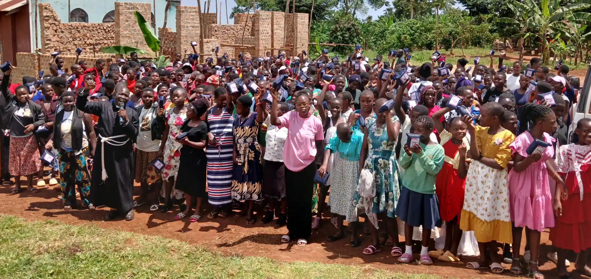 MT:28-Mitarbeiterinnen entdecken Spuren der Gnade in Uganda.